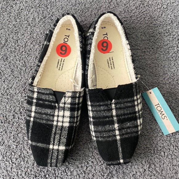 TOMS BLACK WOMENS FAUX SHEARLING SHOES - Picture 1 of 5